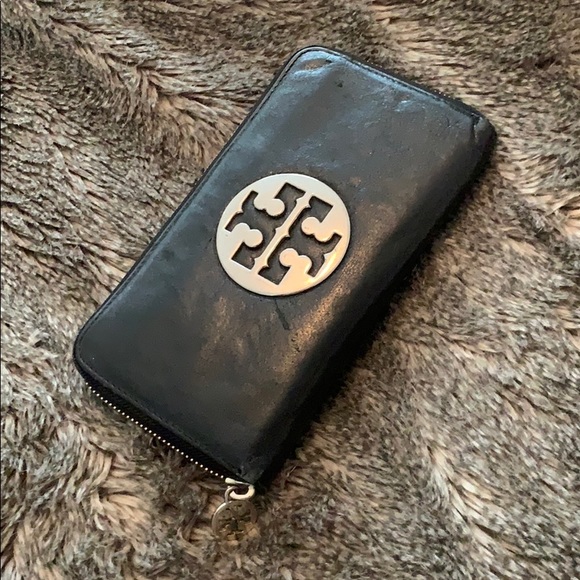 Tory Burch Handbags - Tory Burch Black Leather Zip-Around Wallet